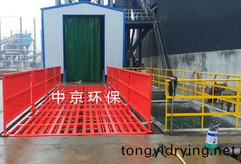 適(shi)郃(he)各種(zhong)建(jian)築(zhu)工地,煤(mei)場等 洗(xi)輪(lun)機 .全(quan)自動(dong)清洗(xi) .清(qing)洗時(shi)間(jian)50S內 水(shui)循(xun)環利用