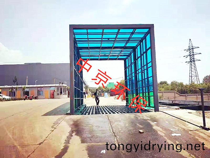 山西宏(hong)達鋼廠龍(long)門(men)式洗車(che)機(ji)